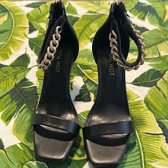 NINE WEST - Picture 2 of 7